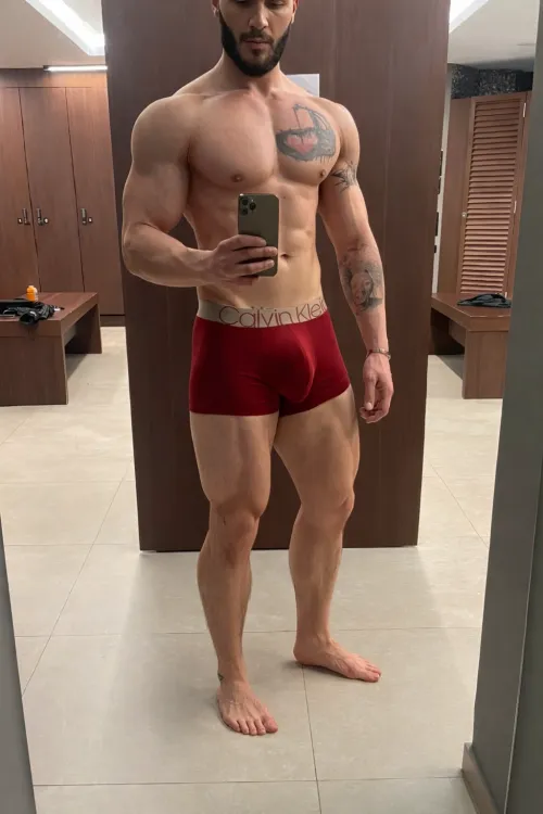 The standard selfie outfit