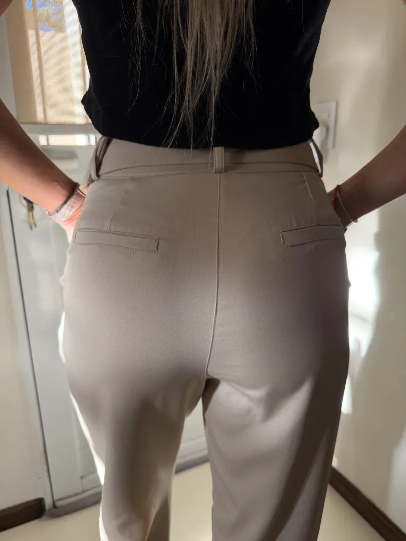 What colour do you think I’m wearing?