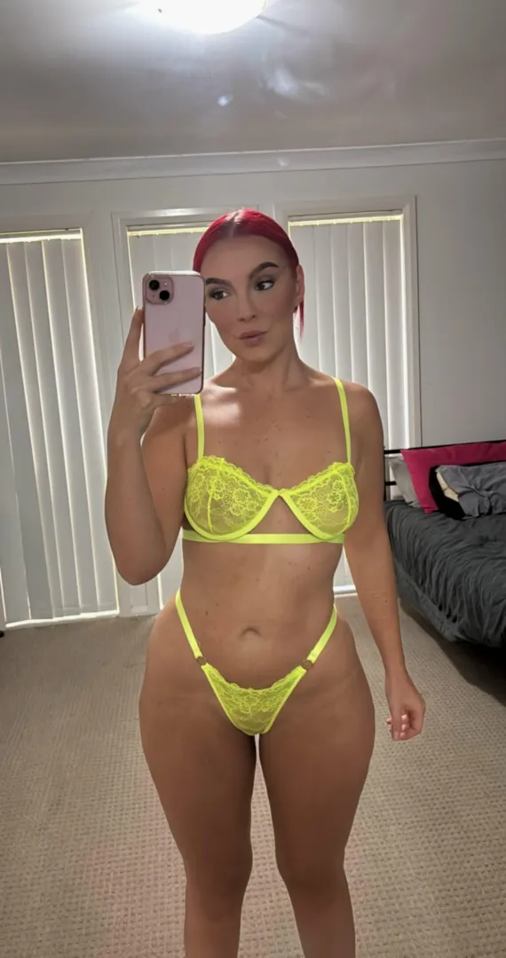 Who wants to taste a redhead milf?