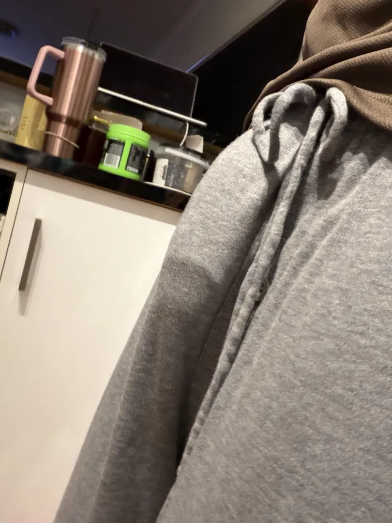Why do grey Sweats show more!?
