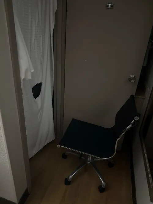 35CD - Tinton Falls hotel room gloryhole - drain your cock with no recip back for me