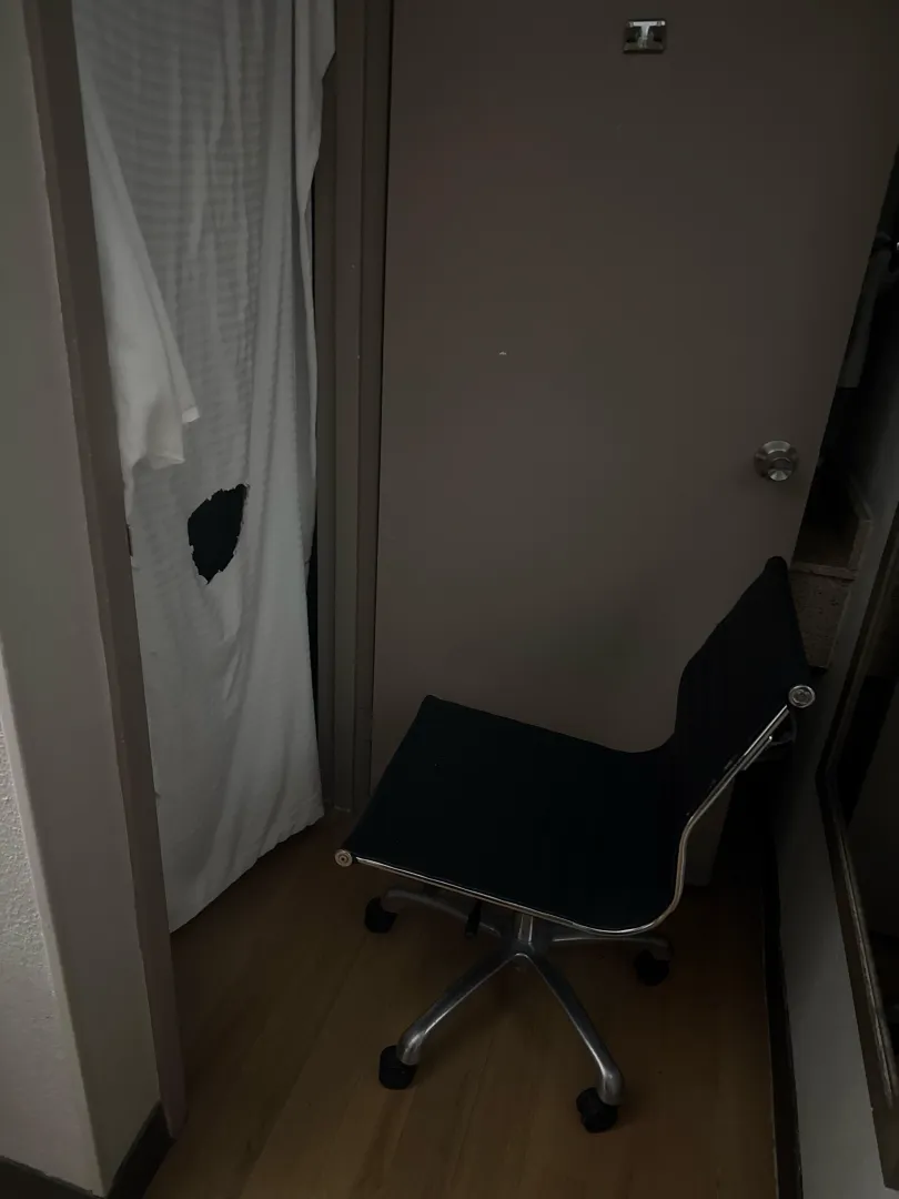 35CD - Tinton Falls hotel room gloryhole - drain your cock with no recip back for me