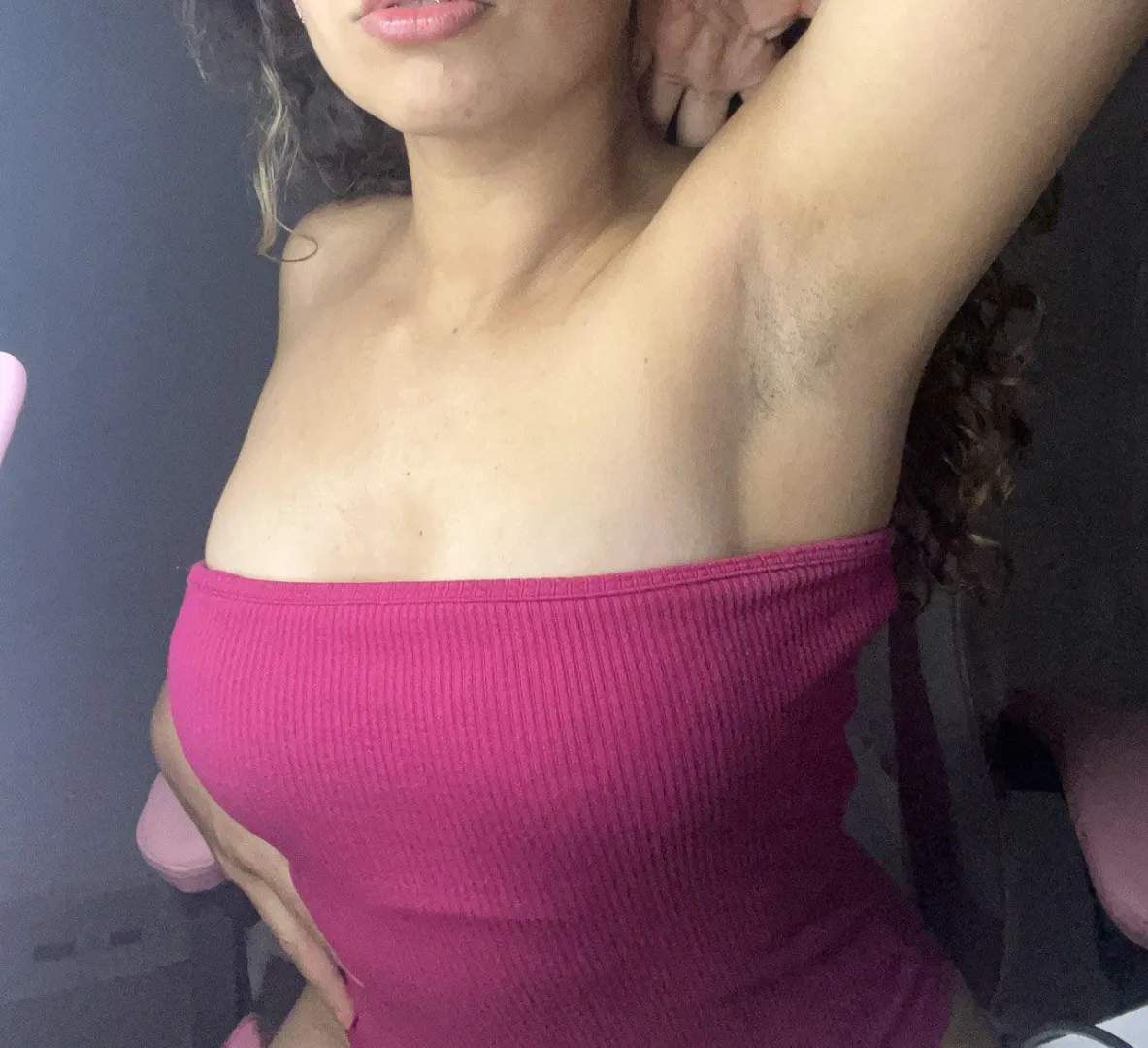 Axilas oliendo rico en una diosa