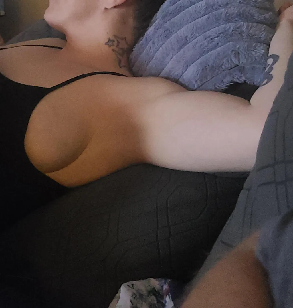 Chillin side boob