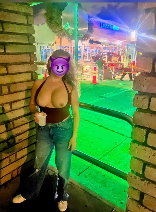 DareToBare - Construction Workers Peeping