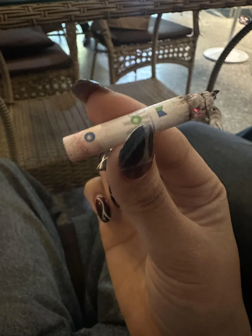 Do you guys also like lipsticks stain on cigarettes