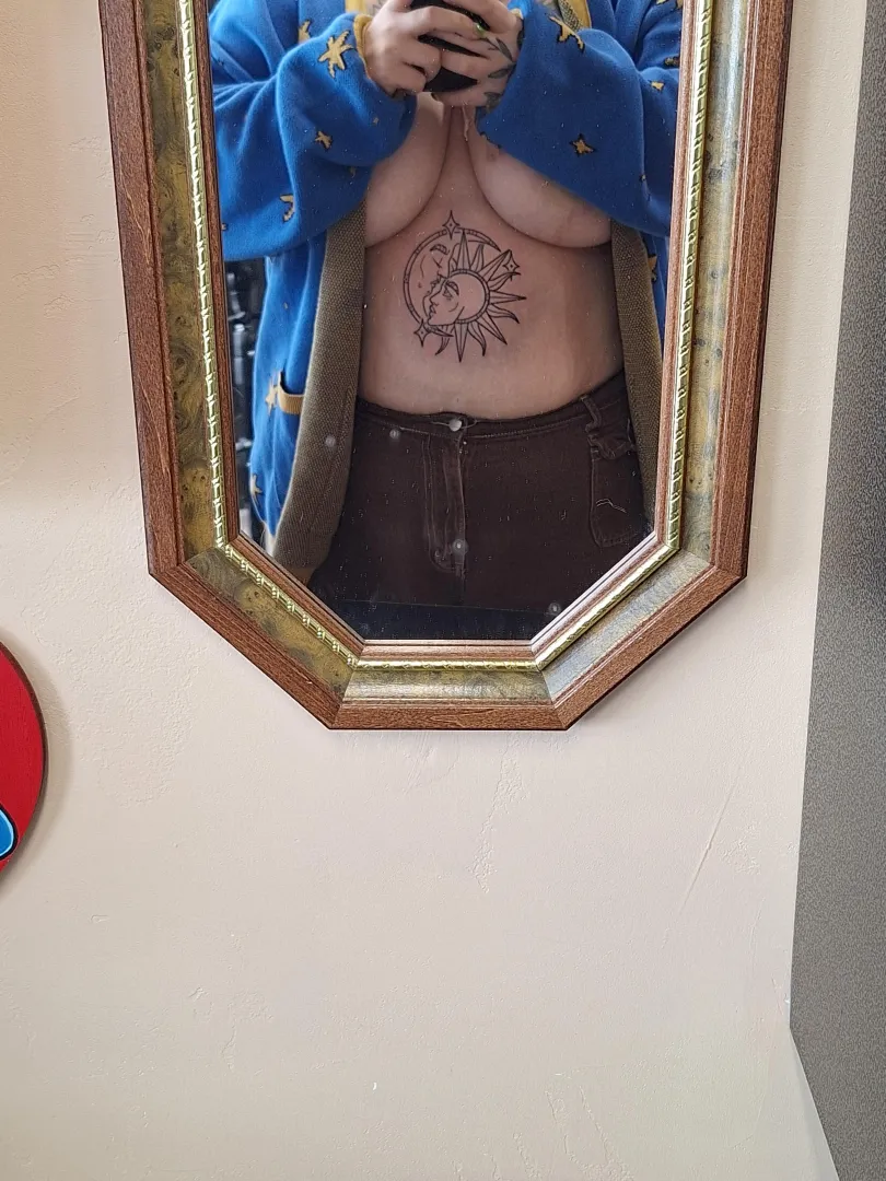 Got tattooed with my tits out infront of a window. Too bad nobody was walking by to appropriate it