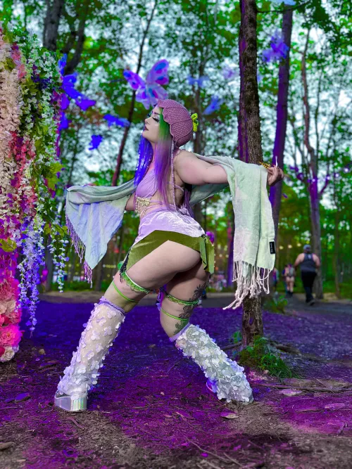 I love skirts that show off my pretty cheeks at the rave