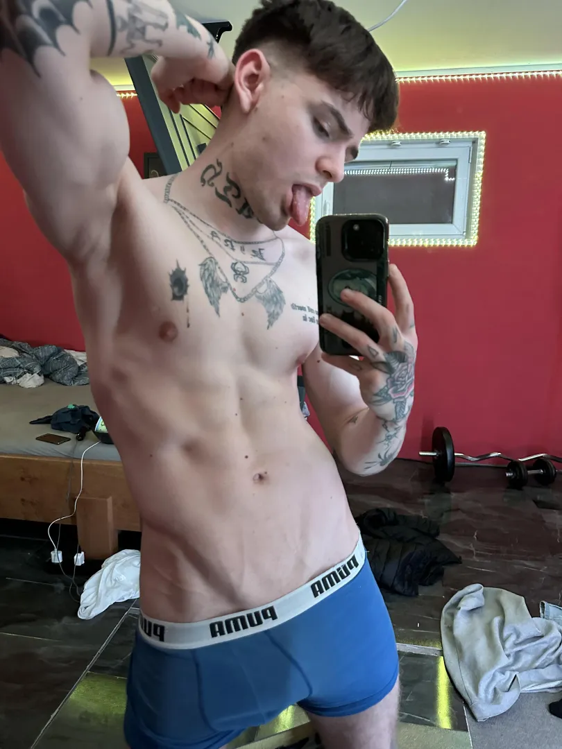 lick my shredded V shape