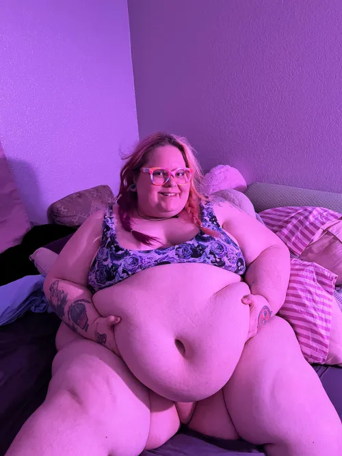 No makeup but still hot 