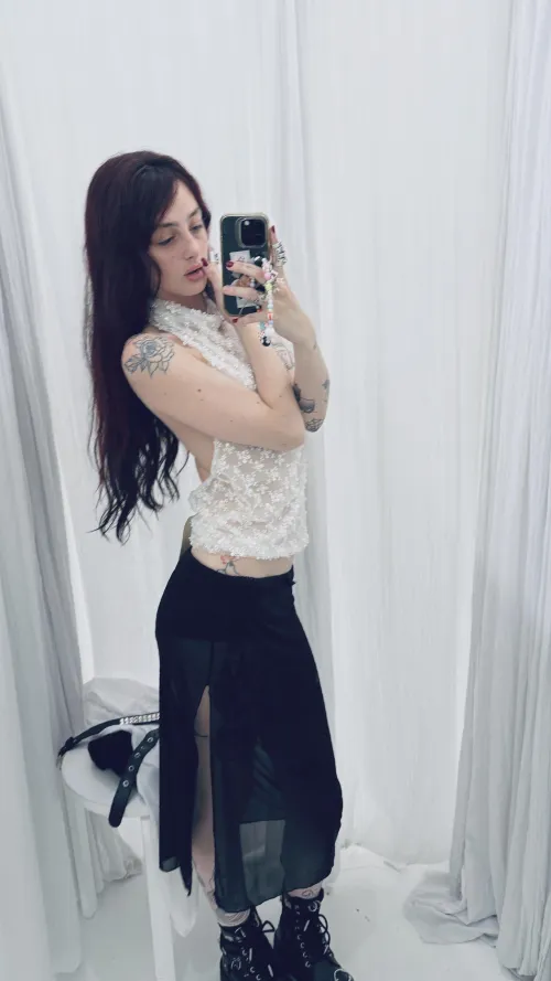 Slightly horny, slightly bored, can’t host instta is easier: .Iunabowtie'.