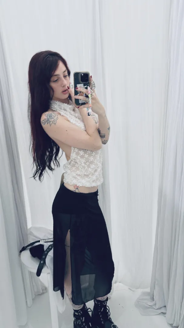 Slightly horny, slightly bored, can’t host instta is easier: .Iunabowtie'.