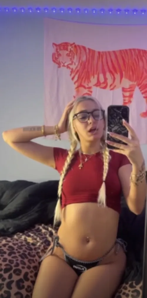 Some lionesses may mate 20–40 times per day with different males.
This can occur when multiple males are present in the pride.