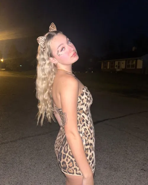 The female leopard starts the flirting
A female in heat will rub against trees, roll on the ground, and make soft calls to attract males.