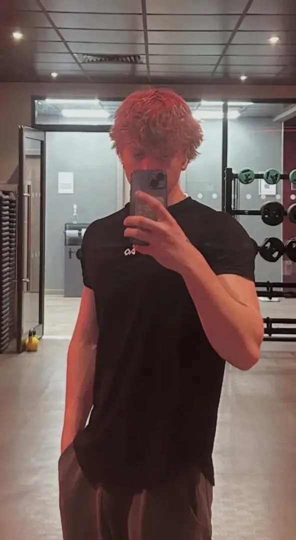 22 M4F Great Falls - looking for a girl to worship and serve