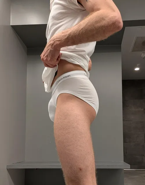 35M hitting the showers with gym buddy