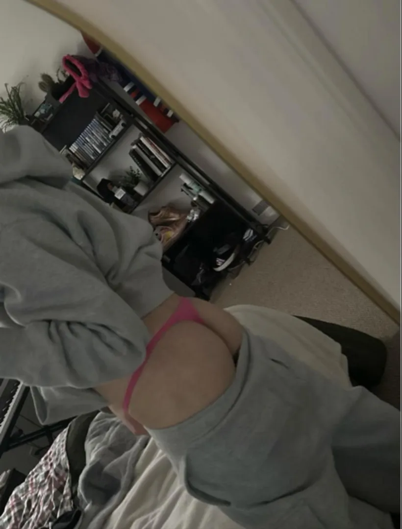 Any hot men want to be worshipped by a twink ;)