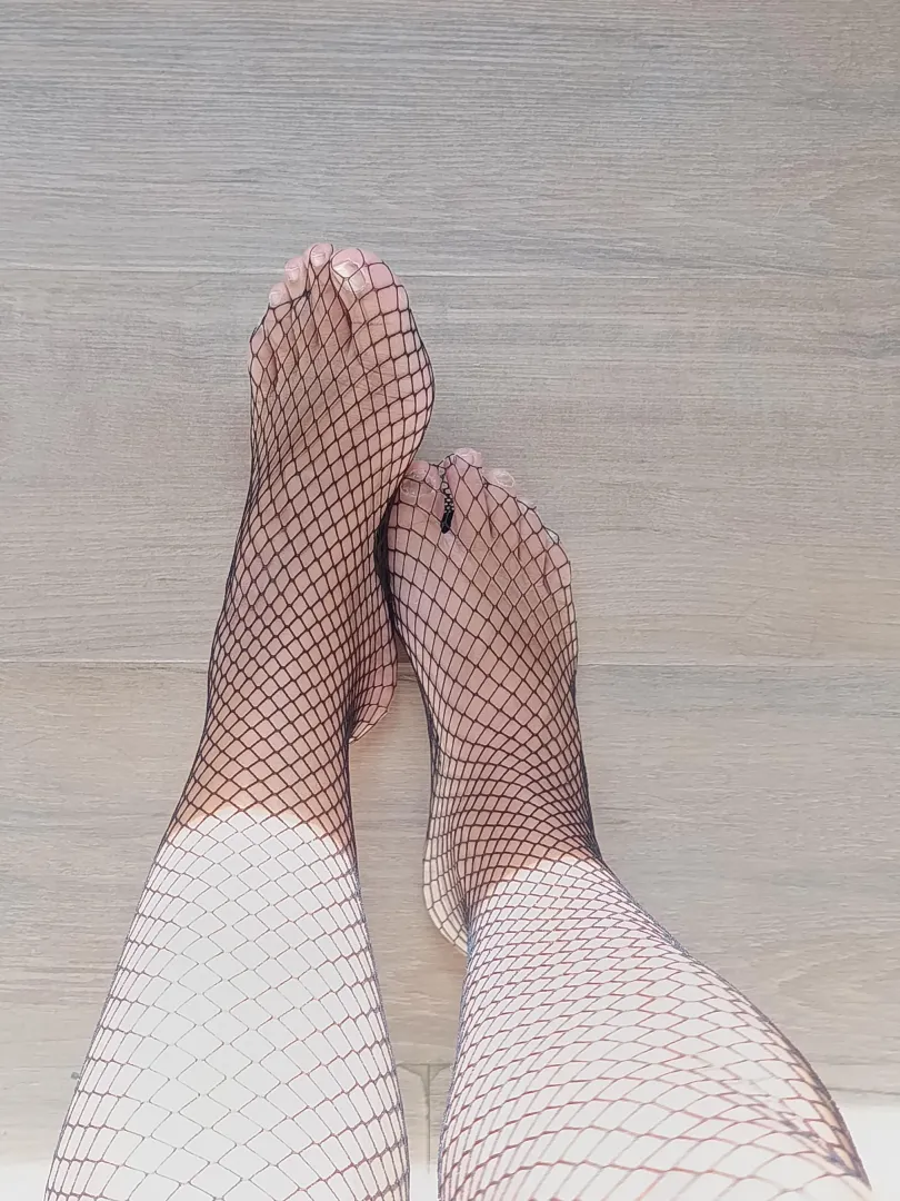 Be honest... Would you be brave enoght to ask me to take these socks off and let you admire my feet?