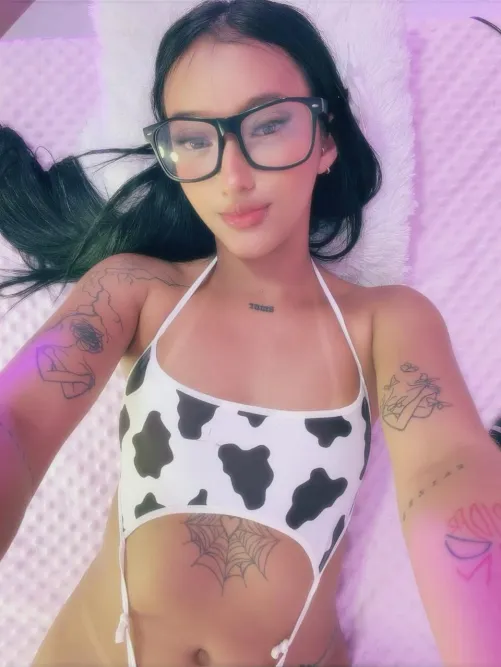 Do you like my tattoos or my outfit more? Come take a closer look. 