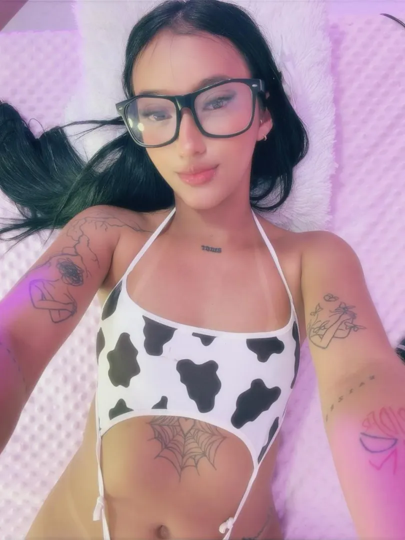 Do you like my tattoos or my outfit more? Come take a closer look. 