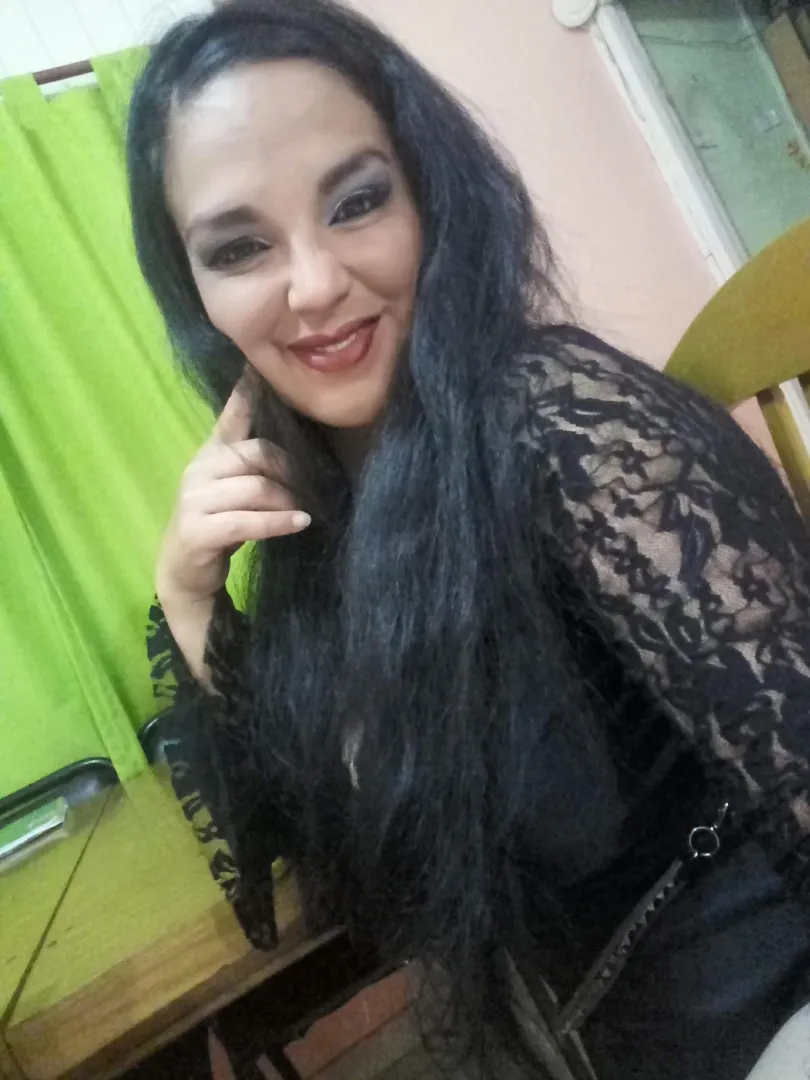 Elegancia,delicadeza, experiencia...y una linda sonrisa para ti.