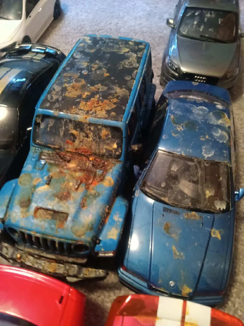 Everyone needs to cum on cars. Looks great, smells great.