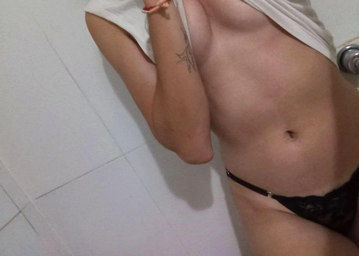 [F] Just got off from my relationship , giving this a shot to meet someone down to fun (Greenville)