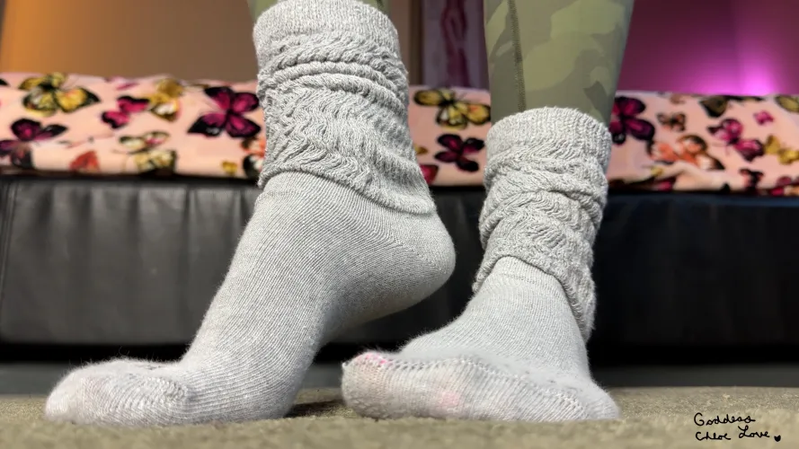 [F] Thick sweaty socks