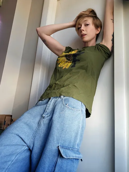 Good morning! Let your sparkle shine today!✨ 50% off XXX OF  daily posts, no chatters, & truly exclusive content  Piss stuff on Fansly  Talk dirty with me on Sextpanther links in comments 