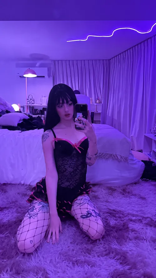 In a mood n cant host, any locals? - lnstta: lunaorvyn