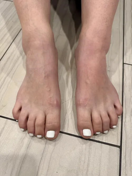 Just the Latina mom next door with the white toes