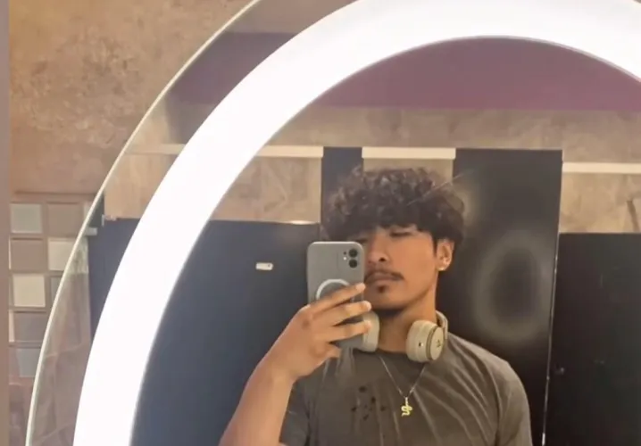 Looking to link up for some head or more (can't host) could do CarPlay