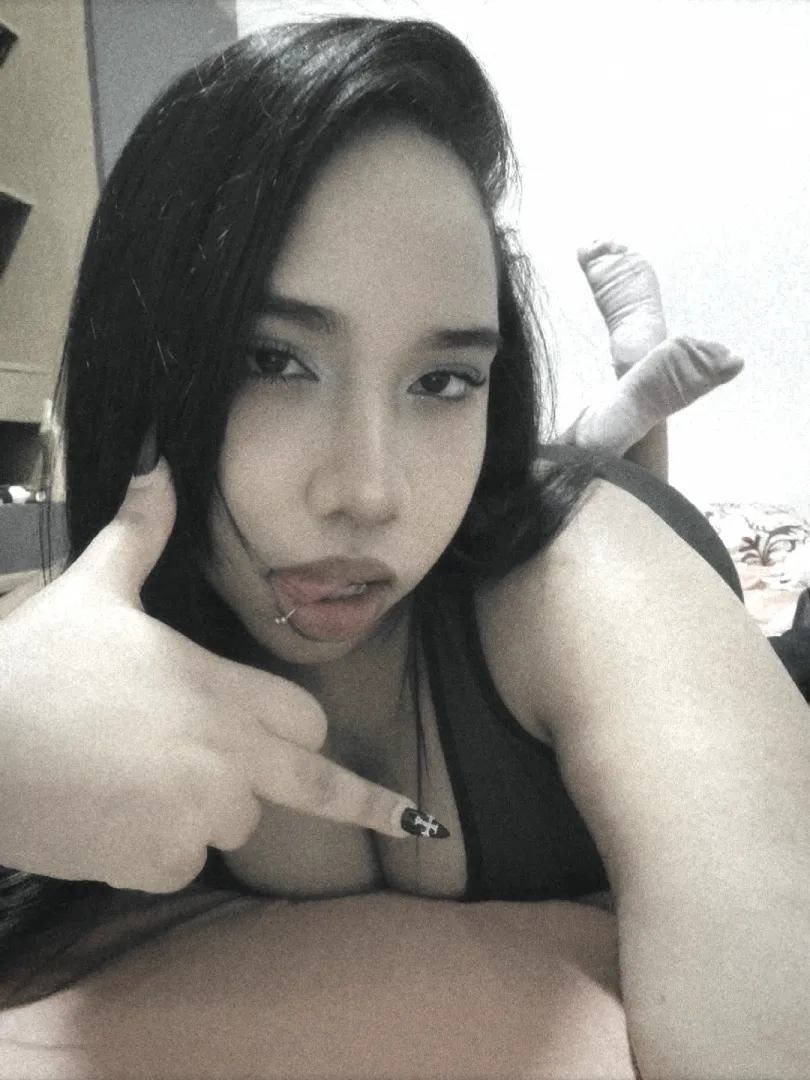 Now say thank you, icky loser~. 