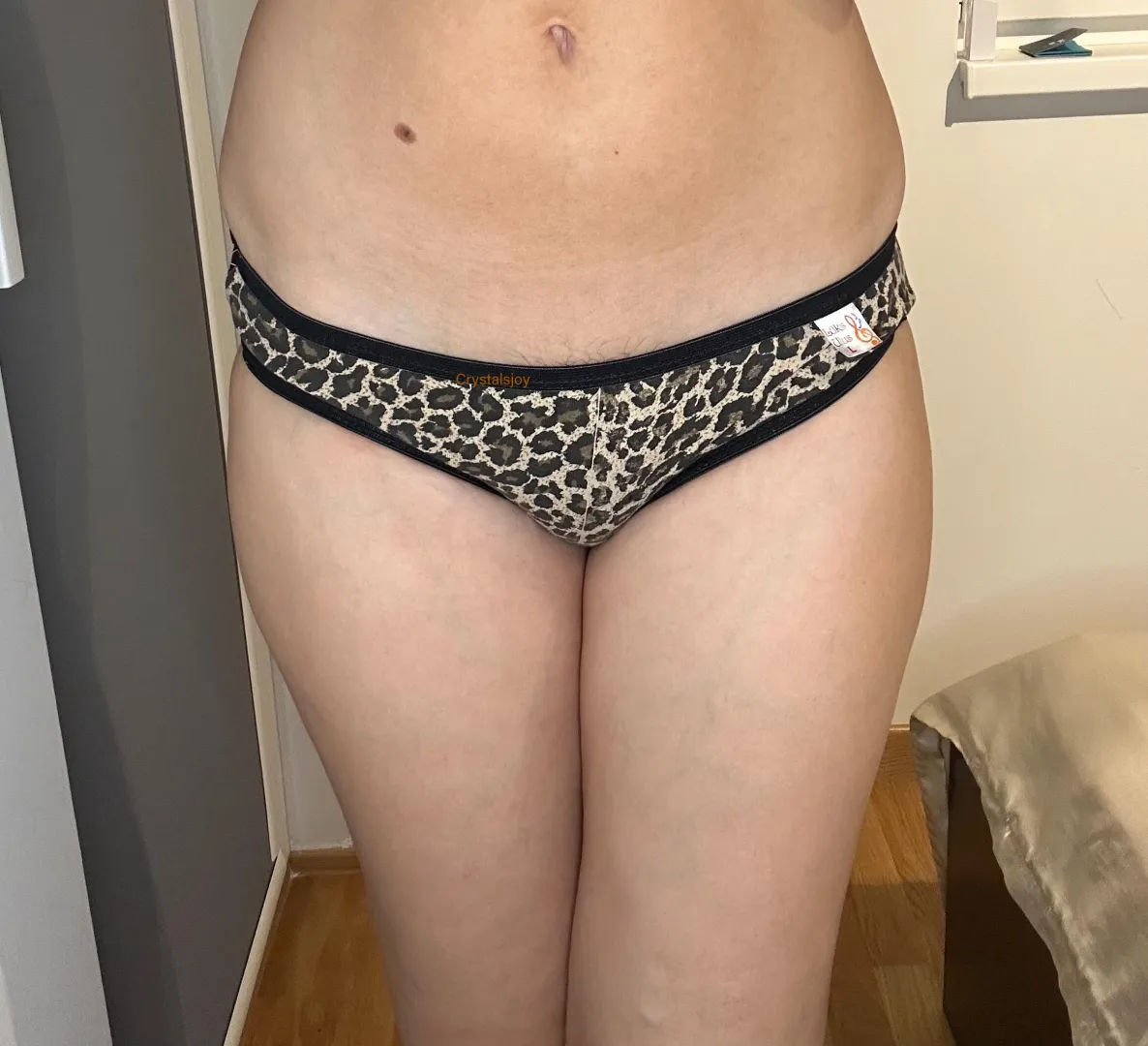 [selling] 25F with a fat pussy. Taste my panties, they are delicious 