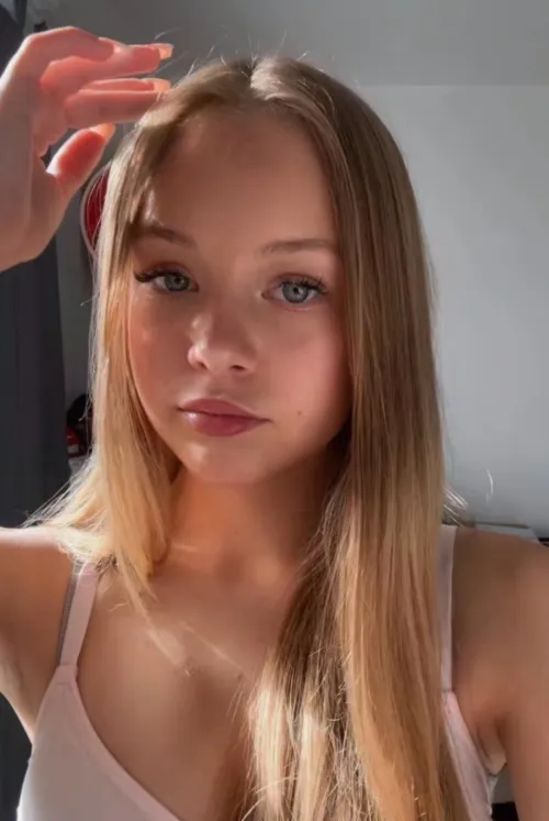 Small gal hunts rough pin