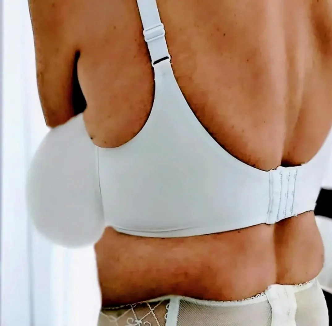 Superbe volume n est ce pas ? , il s'agit d un soutien gorge en HH ...