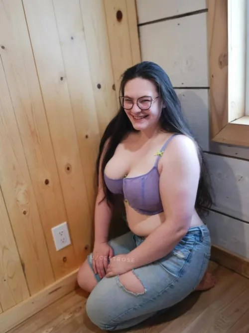 This bra gives Daphne vibes