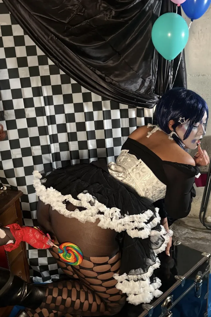 This lollipop was perfect for spanking - it left the ✨sweetest✨ sting 