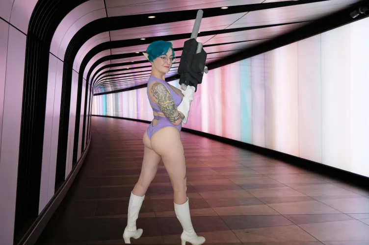 This space fairy's got a thing for big guns...