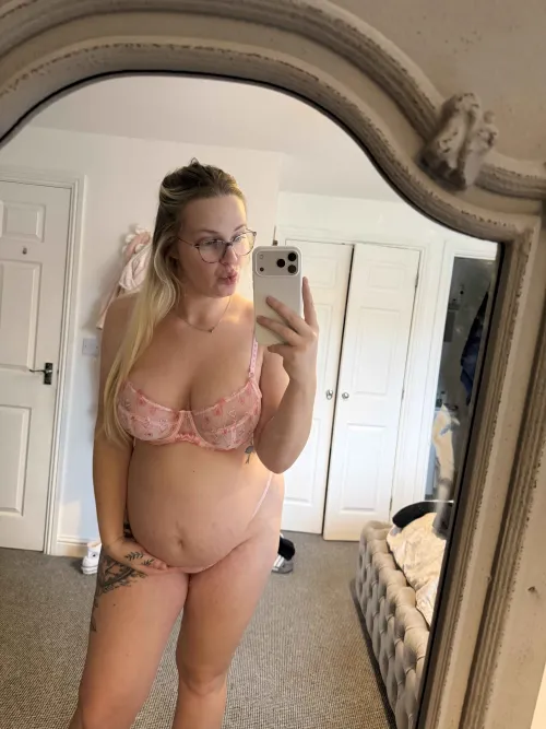 Wild pregnant nudist 