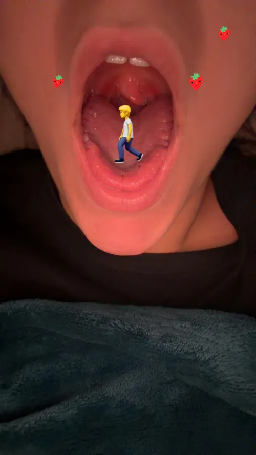 Would you like me to eat you? I'm a giantess and I'm looking for someone to live in the darkness of my belly. {f} Tlg: @mktt03