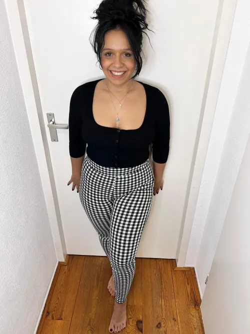 25 ys old - already Mommy...Not ideal, but fully natural, still sexy and sweet enough