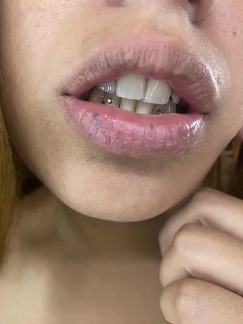 A kiss with these lips, you feel like I'm eating your mouth hah