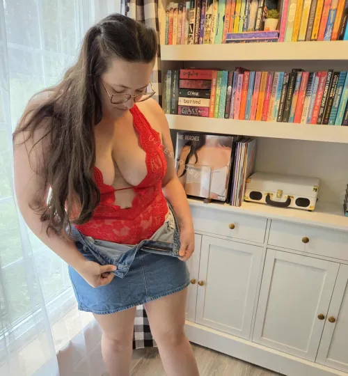 Brunette with a love for books