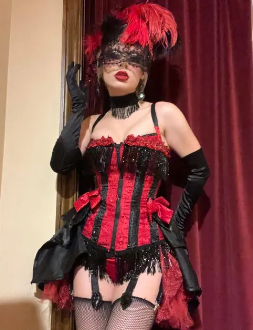 Fishnets might be my new hyperfixation