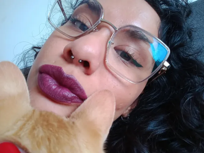 I feel like this color makes my mouth look even bigger.