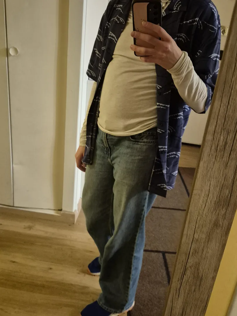 I used to wear this top to show my abs lol