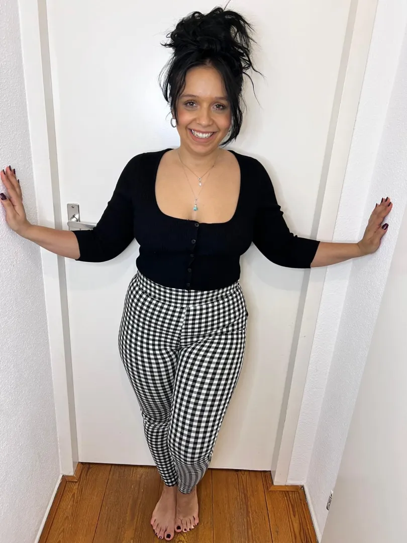 Not perfect body but 100% natural, Milf with 25 ys old, Darling