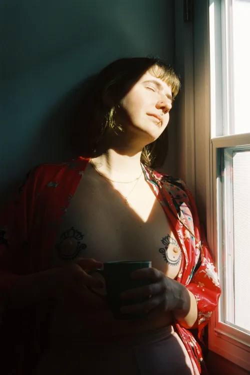 Sunlit Glow | Canon VT Deluxe - 50mm ltm - Portra 800