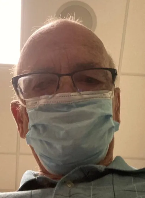 Talented old man available and host near the mall